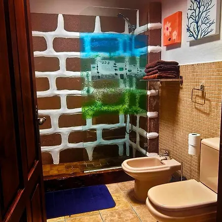 Lucía - El Pequeño Edén