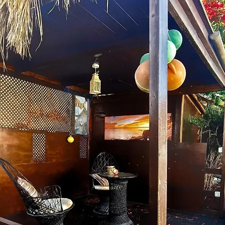 Lucia - El Pequeno Eden Tías