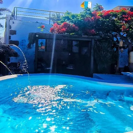 Lucia - El Pequeno Eden Apartment