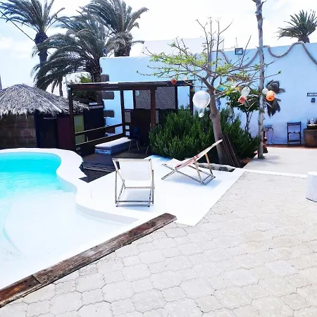 Lucia - El Pequeno Eden Apartment *