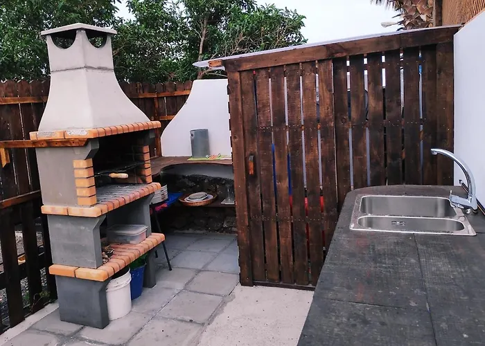 Lucia - El Pequeno Eden Tias