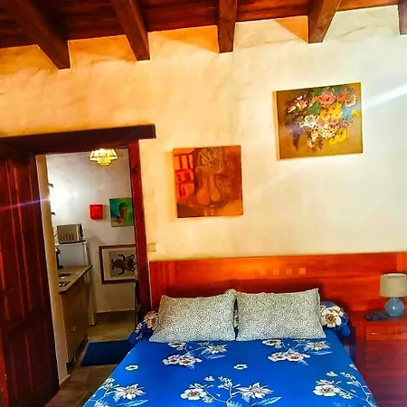 Lucia - El Pequeno Eden * Tías