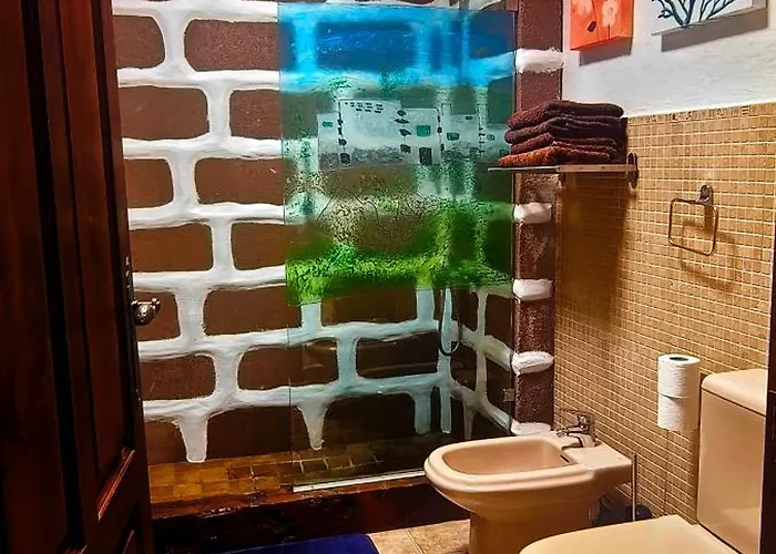 Lucia - El Pequeno Eden